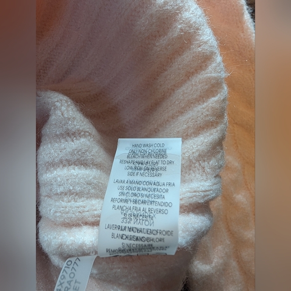 Calvin Klein Soft Light Pink Sweater Size Small - Picture 6 of 8